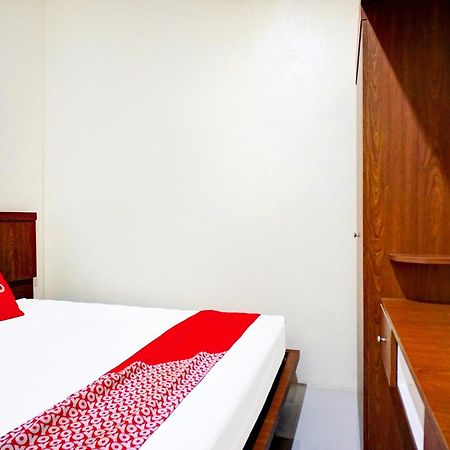 Oyo 94105 P&G Guest House Medan Exterior photo