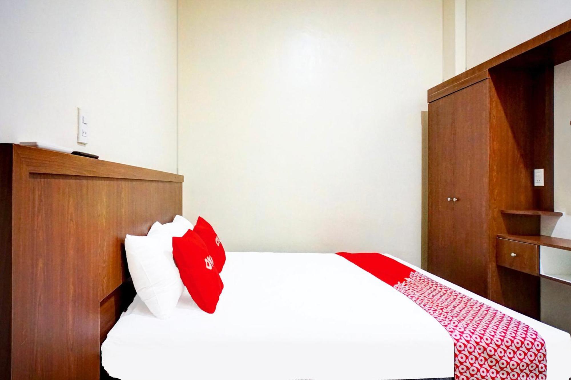 Oyo 94105 P&G Guest House Medan Exterior photo