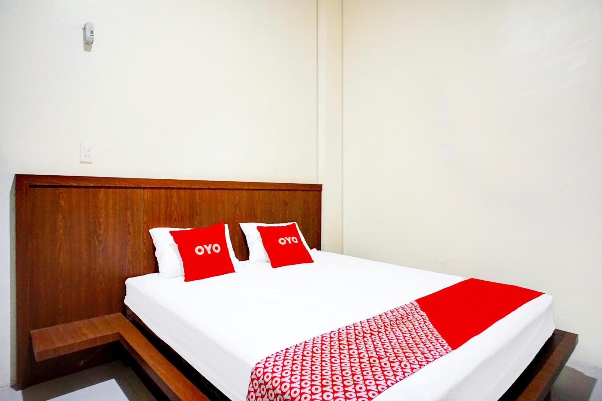 Oyo 94105 P&G Guest House Medan Exterior photo