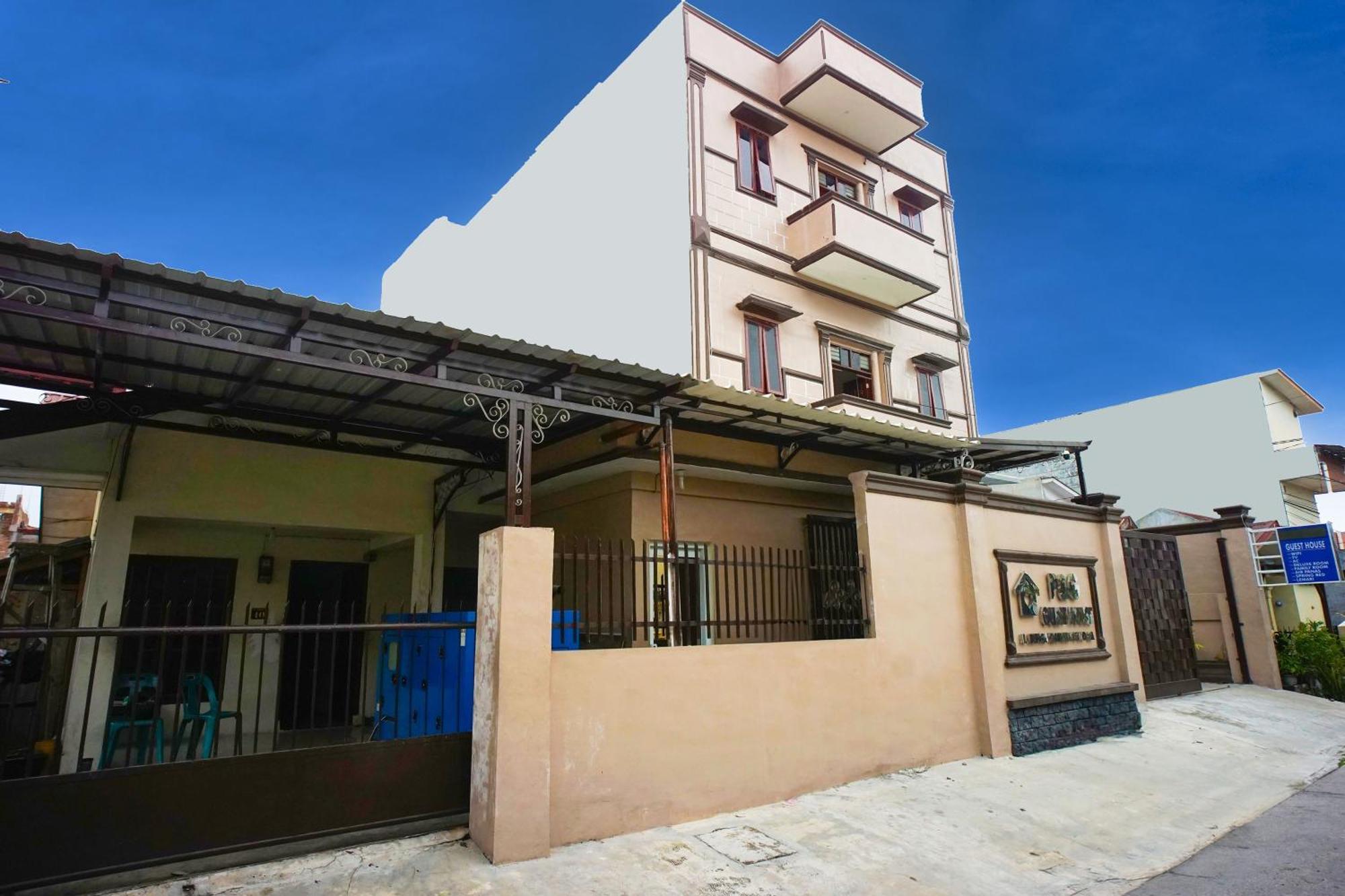 Oyo 94105 P&G Guest House Medan Exterior photo